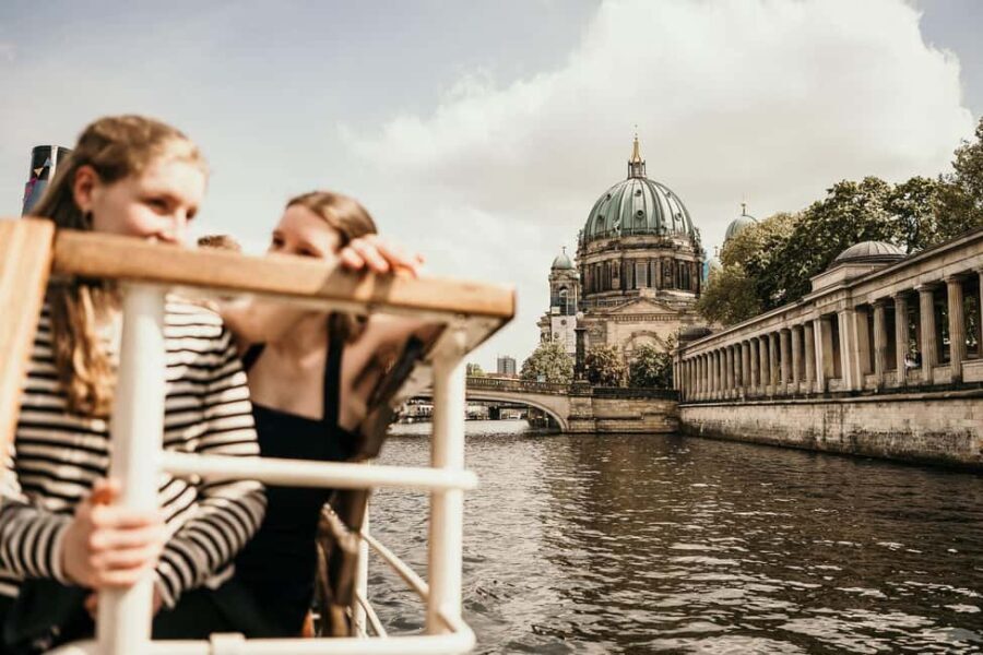 Berlin: Italo Disco Sunset Cruise on the Spree River - Practical Details and Tips