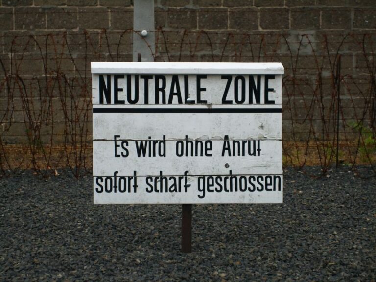 Berlin: Sachsenhausen Memorial 6-Hour Tour in Spanish - Why This Tour Works