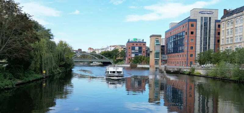 Berlin: Sightseeing Cruise from Berlin Main Station - Who Will Love This Experience?