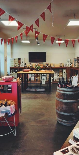 Berlin: Wine on Canvas - Paint Workshop and Wine Tasting - Breaking Down the Experience: What to Expect Step by Step