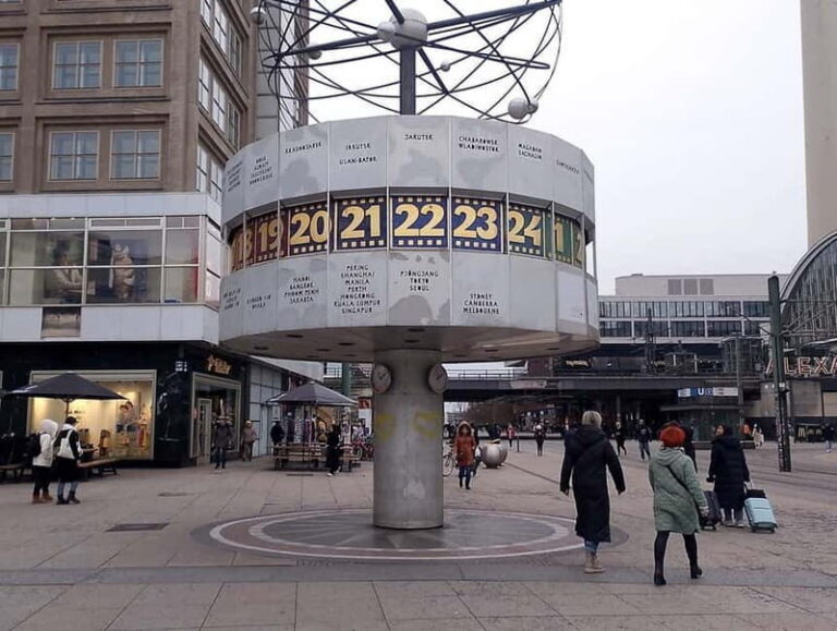 Berlin: World Clock to World Heritage & World War 2 Walk - FAQ