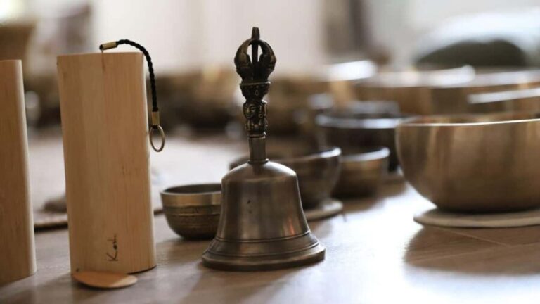 Besançon: Experience a timeless sound journey to the sound of Himalayan bowls. - Analyzing the Value and Practical Aspects