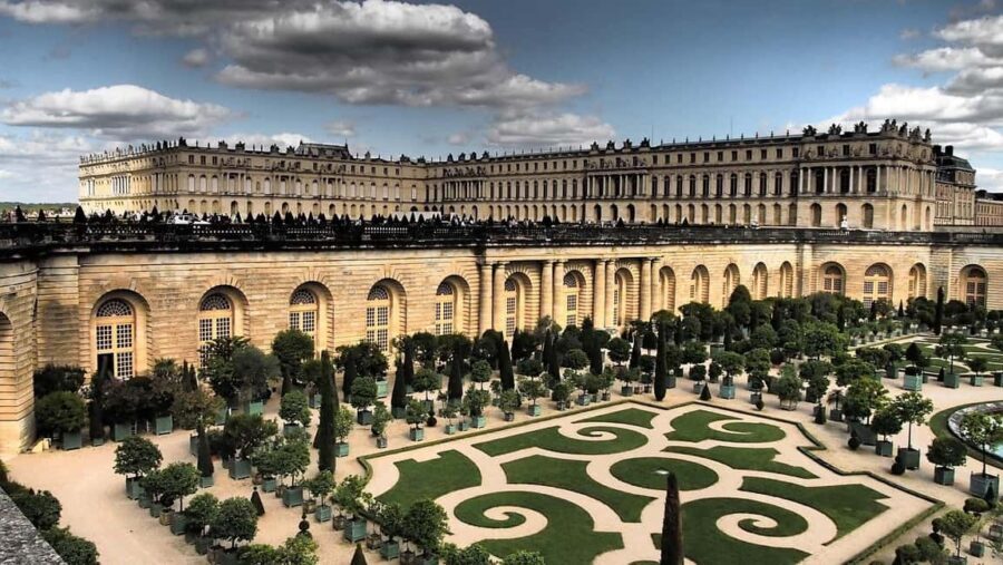 Best of Paris: Eiffel Tower & Versailles Palace Guided Tour - Who Should Consider This Tour?