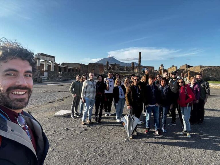 Best of Pompeii Experience with Archeologist in 40 Languages - Key Points