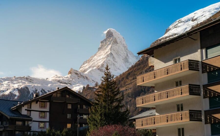 Biel: Express Walk with a Local in 60 minutes - Walking Through Biel: The Experience