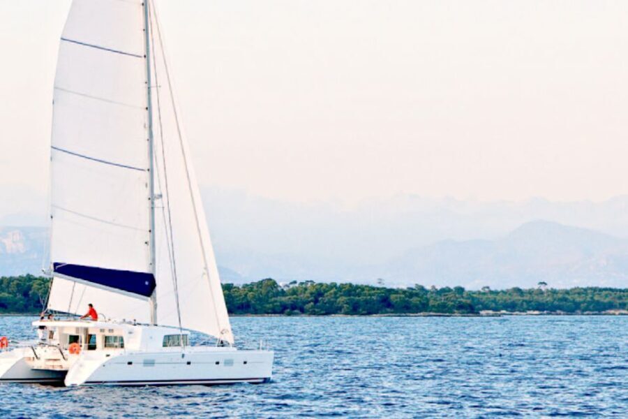 Big Island: Luxury Catamaran Trip along the Kona Coast - Who Is This Tour Best For?