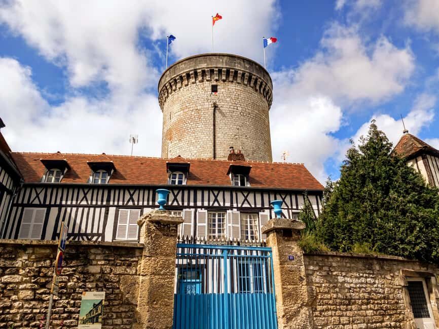 Bike tour from Vernon to Giverny with local guide - Exploring medieval Vernon
