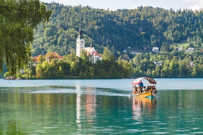 Bled Lake with island and castle - small group - day trip from Ljubljana - The Beauty of Lake Bled: An Overview