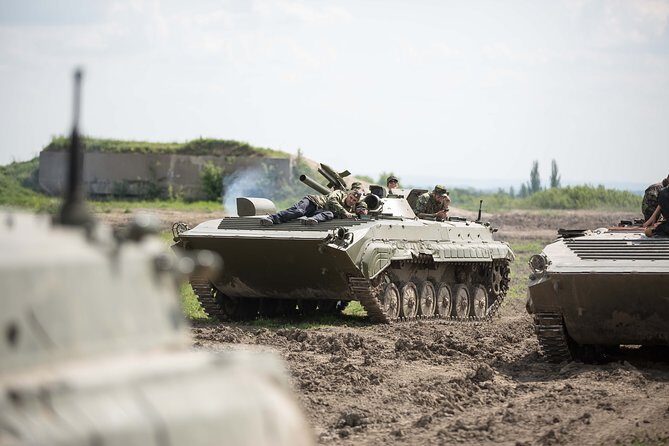 BMP tank driving experience Prague - The Preparation and Instruction