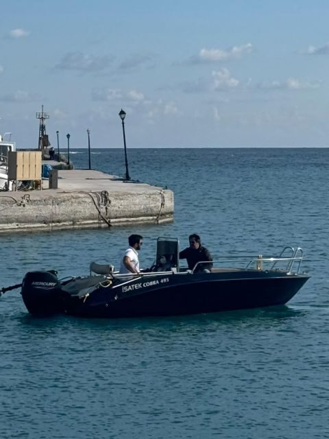 Boat Rental (Crewed) Cobra 5.0 - Why Choose the Cobra 5.0 Boat Rental?