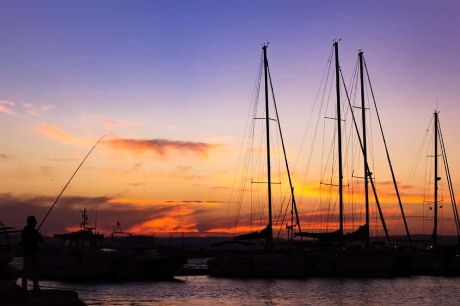 Boat tour of Ortigia at sunset with drinks included - Key Points