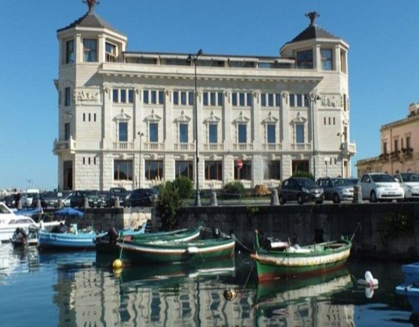 Boat tour of the island of Ortigia and the sea caves - Authenticity and Value