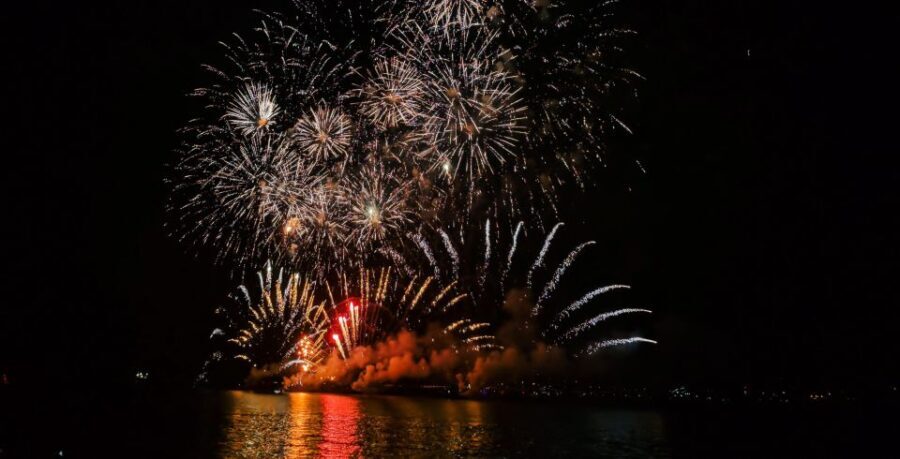 Boat Tour: Sailing into 2026 NYE in Lisbon 3H w/Champagne - What’s It Like on the Water?
