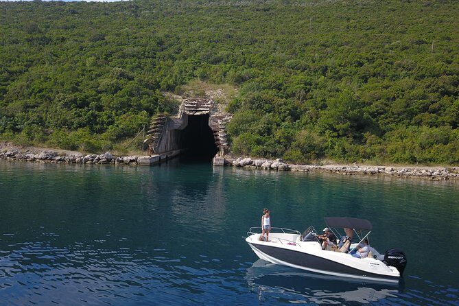 Boat tour to Lady of the Rock , Submarine base & Blue Cave swim - Who Should Consider This Tour?