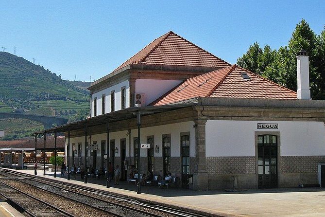 Boat Trip to Régua Through the Douro Valley with Breakfast and Lunch - Analyzing the Value and Who Will Love This Tour