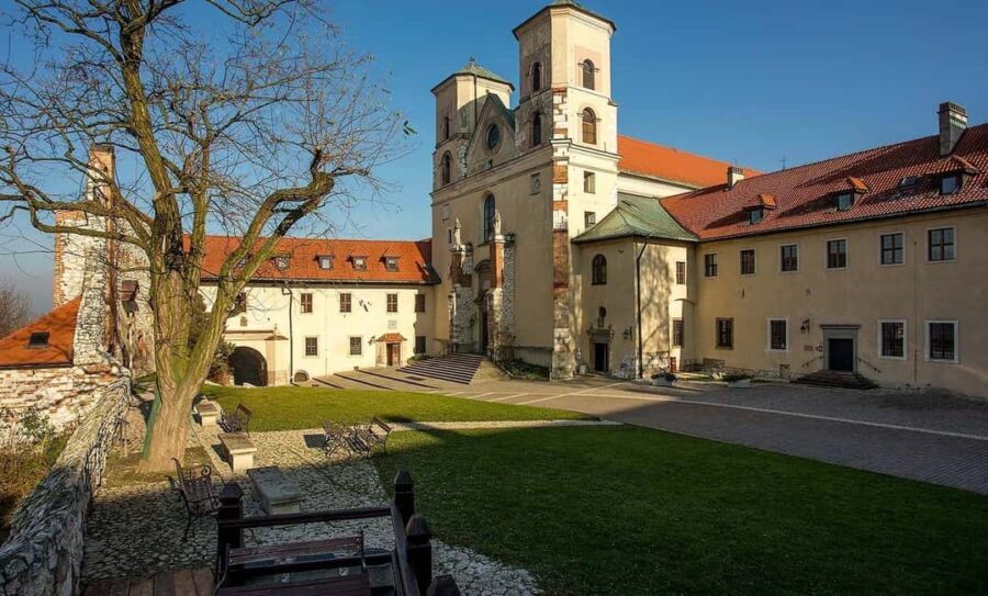 Boat trip to Tyniec: Benedictine abbey and gourmet break - Frequently Asked Questions