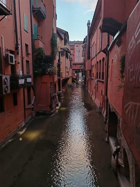 Bologna by night: Food, wine, spritz and fun - Exploring Bologna by Night: What You Can Expect