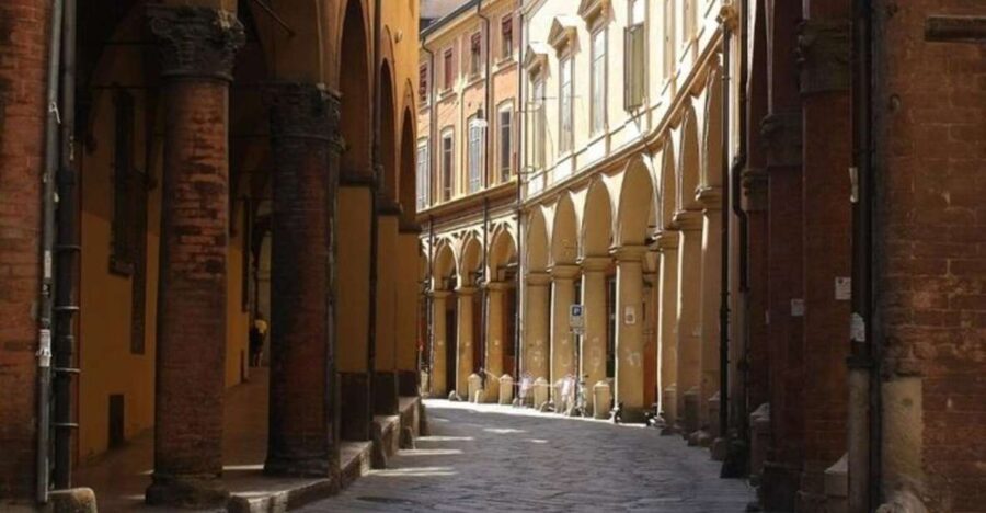 Bologna : Historic Center Walking Tour - Exploring Bologna’s Historic Center: What to Expect
