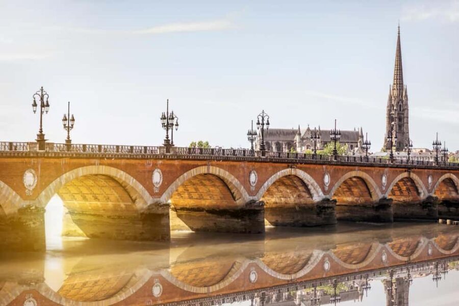 Bordeaux: 2-hour Best Intro Walking Tour with a Local - Exploring Bordeaux in 2 Hours: A Practical Overview