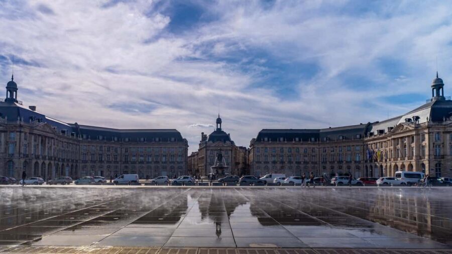 Bordeaux: Early Bird Small-Group Tour with Coffee & Pastry - Exploring Bordeaux’s Neighborhoods