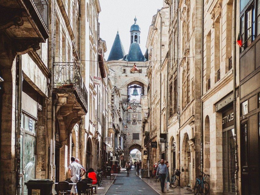 Bordeaux: Private Guided Walking Tour - Exploring Bordeaux with a Private Guide