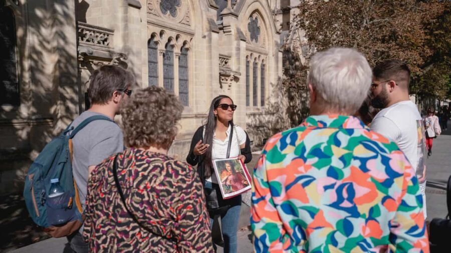 Bordeaux: Small group - Guided Walking Tour - The Practical Side