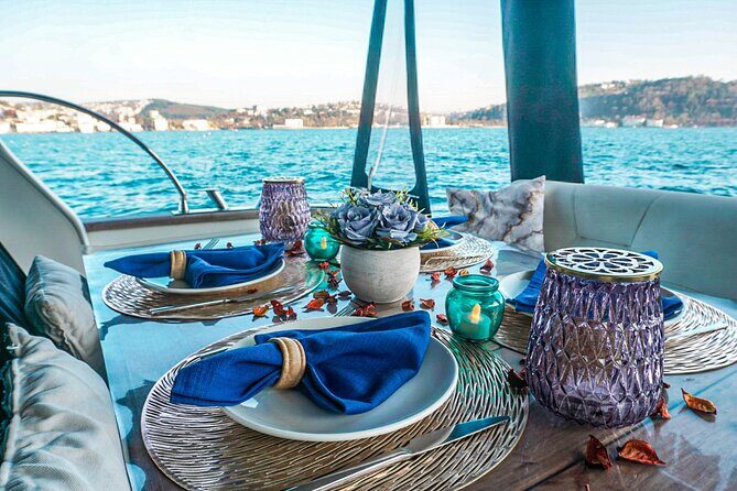 Bosphorus Dinner / Lunch Cruise - Private and Customizable - Food & Beverage: Dining on the Water