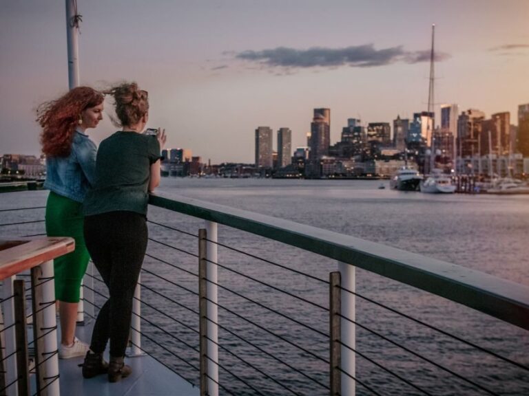 Boston: Cocoa and Carols Holiday Cruise - The Sum Up