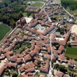 Bra: Historic Town Highlights Guided Walking Tour - Who Should Take This Tour?