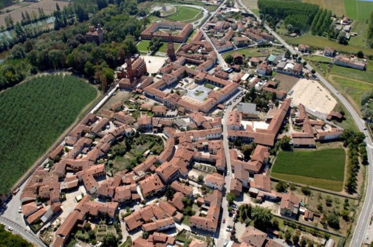 Bra: Historic Town Highlights Guided Walking Tour - Who Should Take This Tour?