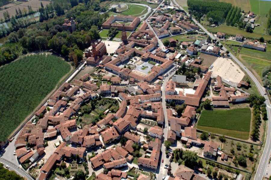 Bra: Historic Town Highlights Guided Walking Tour - Who Should Take This Tour?