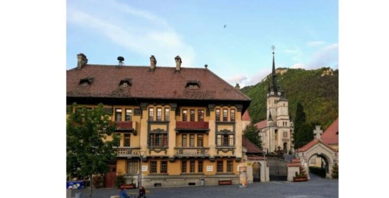 Braov in Focus: A Walking Tour, Hike & Photo Experience - The Experience: A Deep Dive into Brasov’s Photogenic Corners