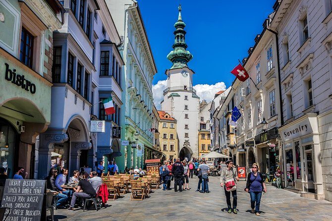 Bratislava walk tour with bonuses and castle 3 + Tip, kids free - What the Reviews Say