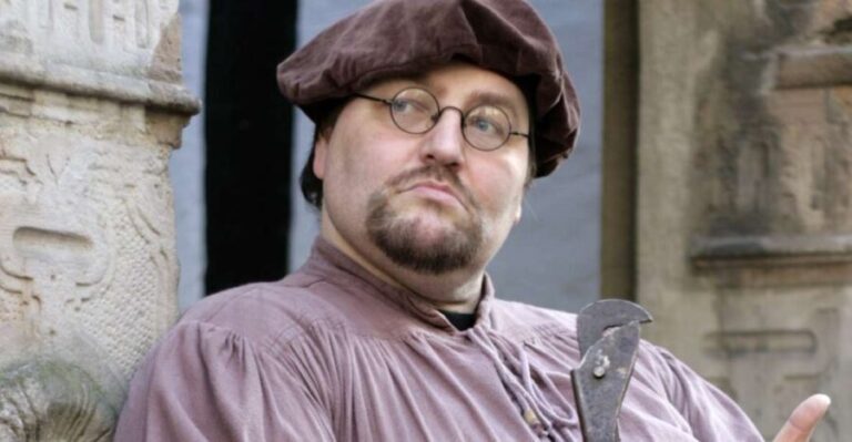 Bremen: Old Town Tour with Costumed Performer & Tour Guide - Final Thoughts