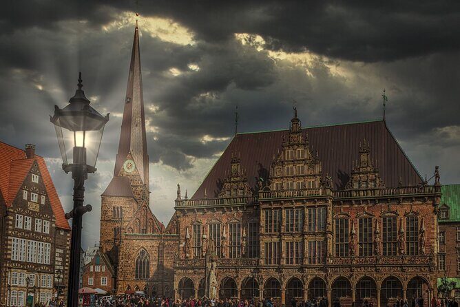 Bremen Private Walking Tour With A Professional Guide - The Iconic Der Bremer Roland Statue