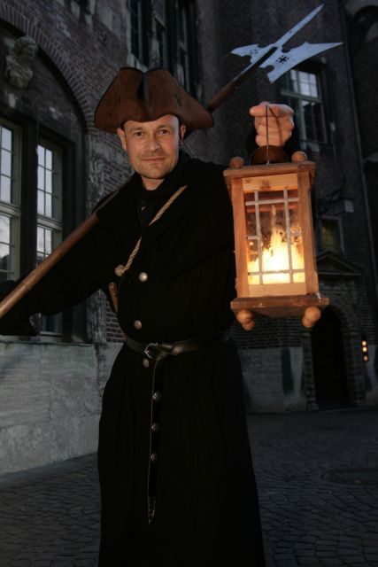 Bremen: Walking Tour in German with Night Guard - Key Points