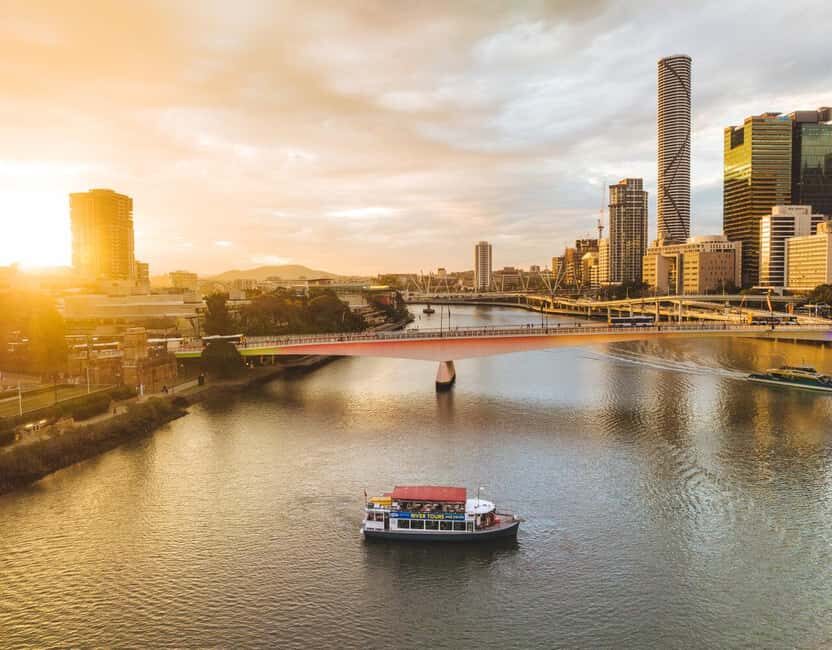 Brisbane: Sunset City Lights Cruise