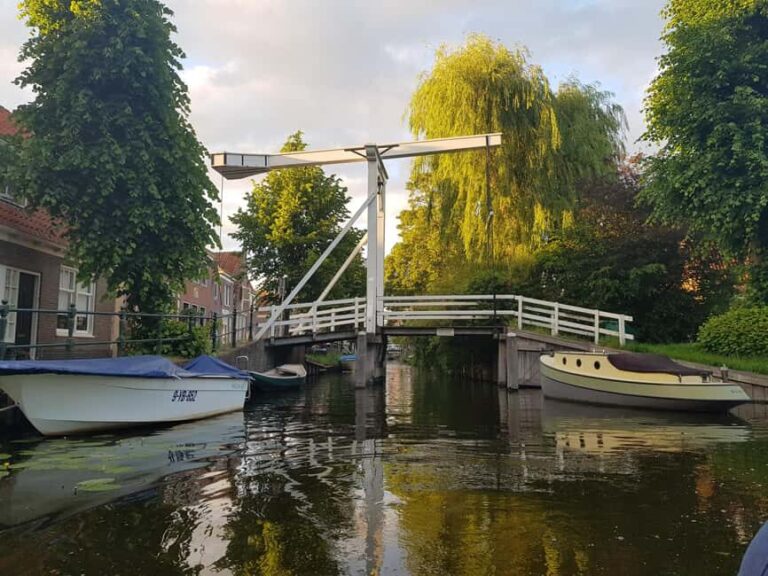 Broek in Waterland: Kayak Rental Close to Amsterdam - Discovering the Charm of Broek in Waterland by Kayak