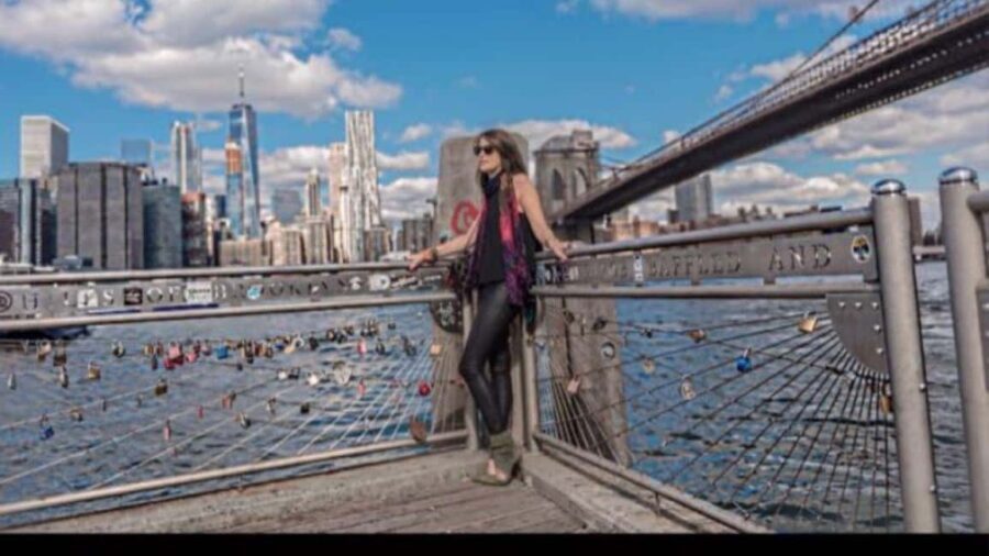 Brooklyn Tour in Portuguese I Brooklyn Bridge, Dumbo & Williamsburg on foot - Exploring DUMBO: Cobblestones and Views