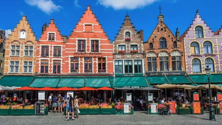 Bruges: Private Walking Tour with Canal Cruise - What We Like and What to Consider
