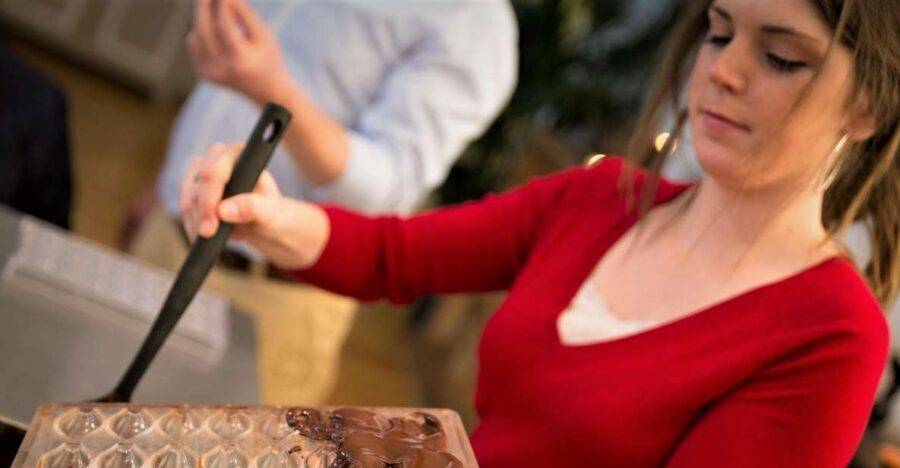Brussels: Chocolate Workshop and Guided Walking Tour - Tasting the Best Chocolates in Brussels