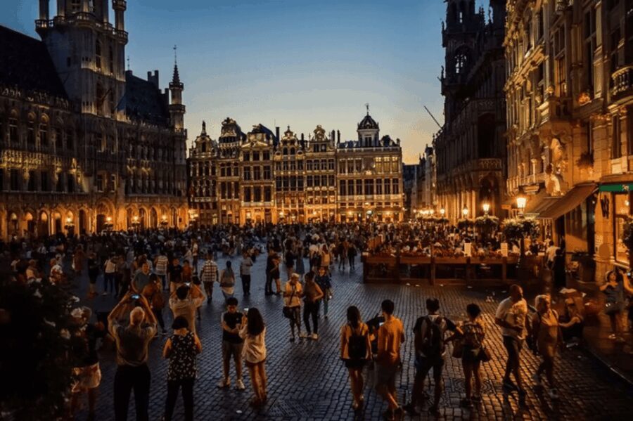 Brussels: Christmas Lights and Markets 3 Hour Walking Tour - Practicalities and What to Expect