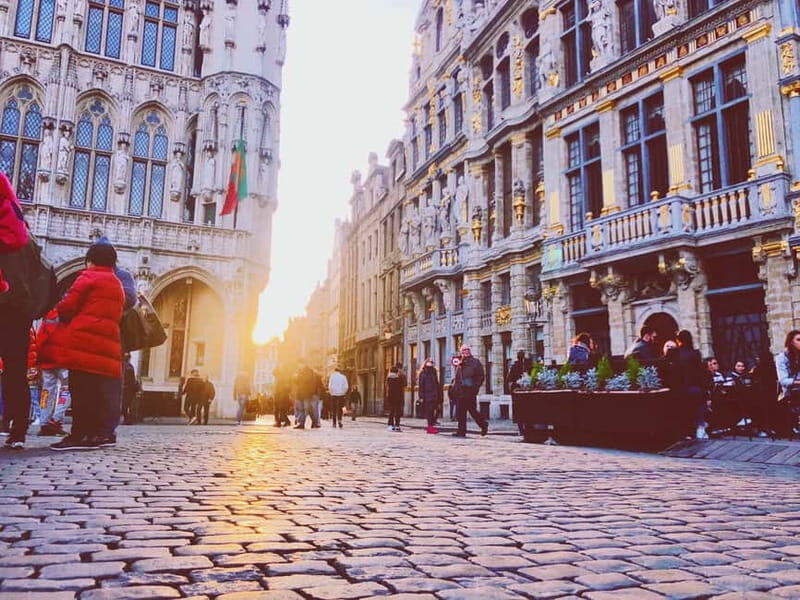 Brussels Highlights: Walking & Bus Tour with Waffle Tasting - Who Is This Tour Best For?