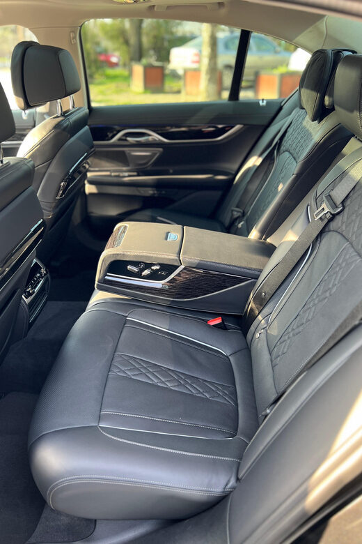 Bucharest: Private City Tour by BMW 7 Series - Exploring Bucharest in Style: A Deep Dive