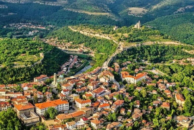 Bucharest: Private Day Trip to Veliko Tarnovo and Arbanasi - What Travelers Say