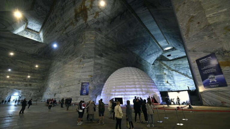 Bucharest: Slanic Salt Mine & Dracula' s Tomb - Private Tour - Exploring the Salt Mine: A Journey Beneath Romania’s Surface