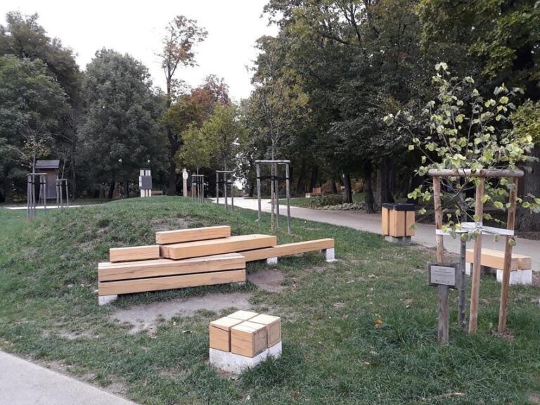 Budapest At Dawn: Scenic Walking Tour with Music Performance - An In-Depth Look at the Tour Experience