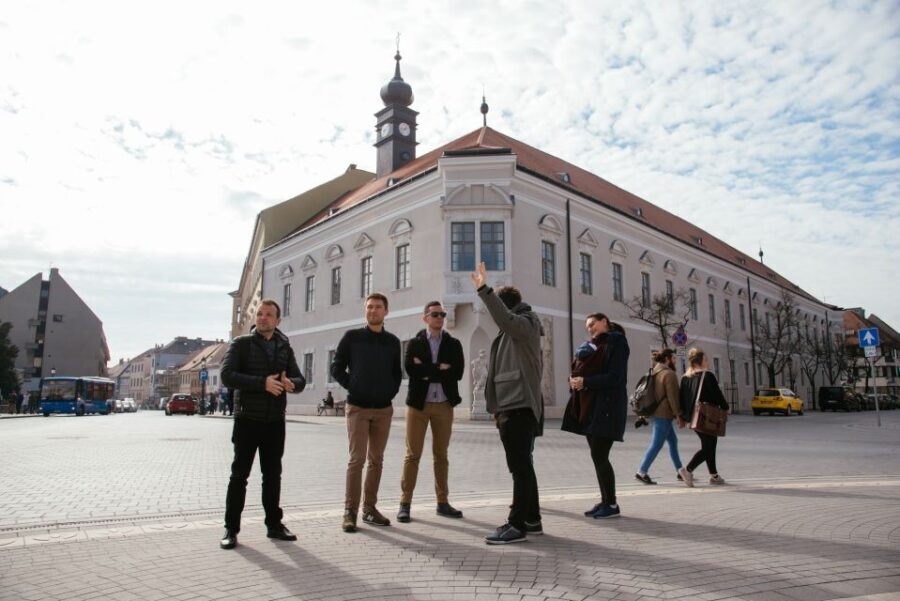 Budapest: Buda Castle District Walking Tour with a Historian