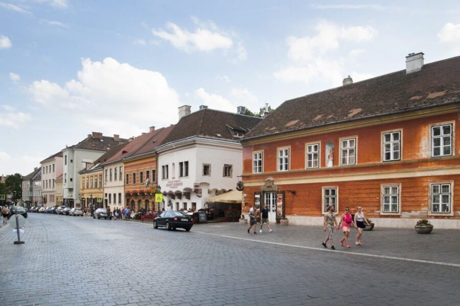 Budapest: Buda Castle Walking Tour in German - Why This Tour Works