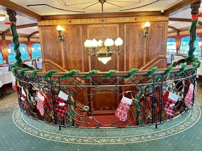Budapest: Christmas and Holiday Danube Dinner Cruise - Final Thoughts: Who Should Consider This Cruise?